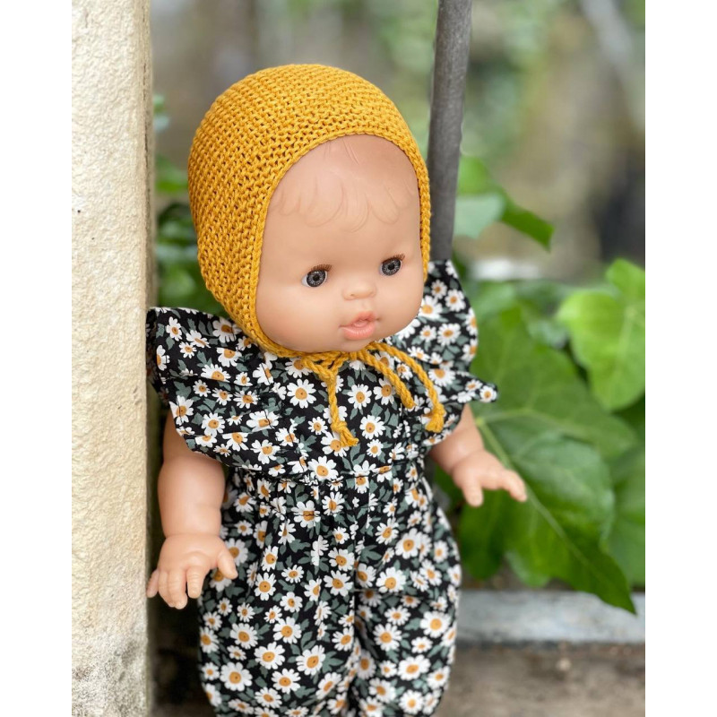 Peto de tela estampado flores y capota mostaza.