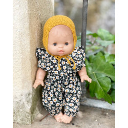 Peto de tela estampado flores y capota mostaza.